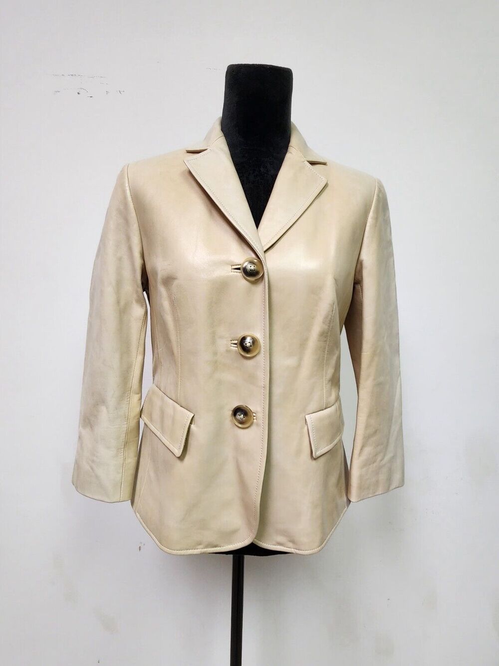 Lafayette 148 Women's Short Beige Leather Jacket 3 Buttons With Pockets Size 4